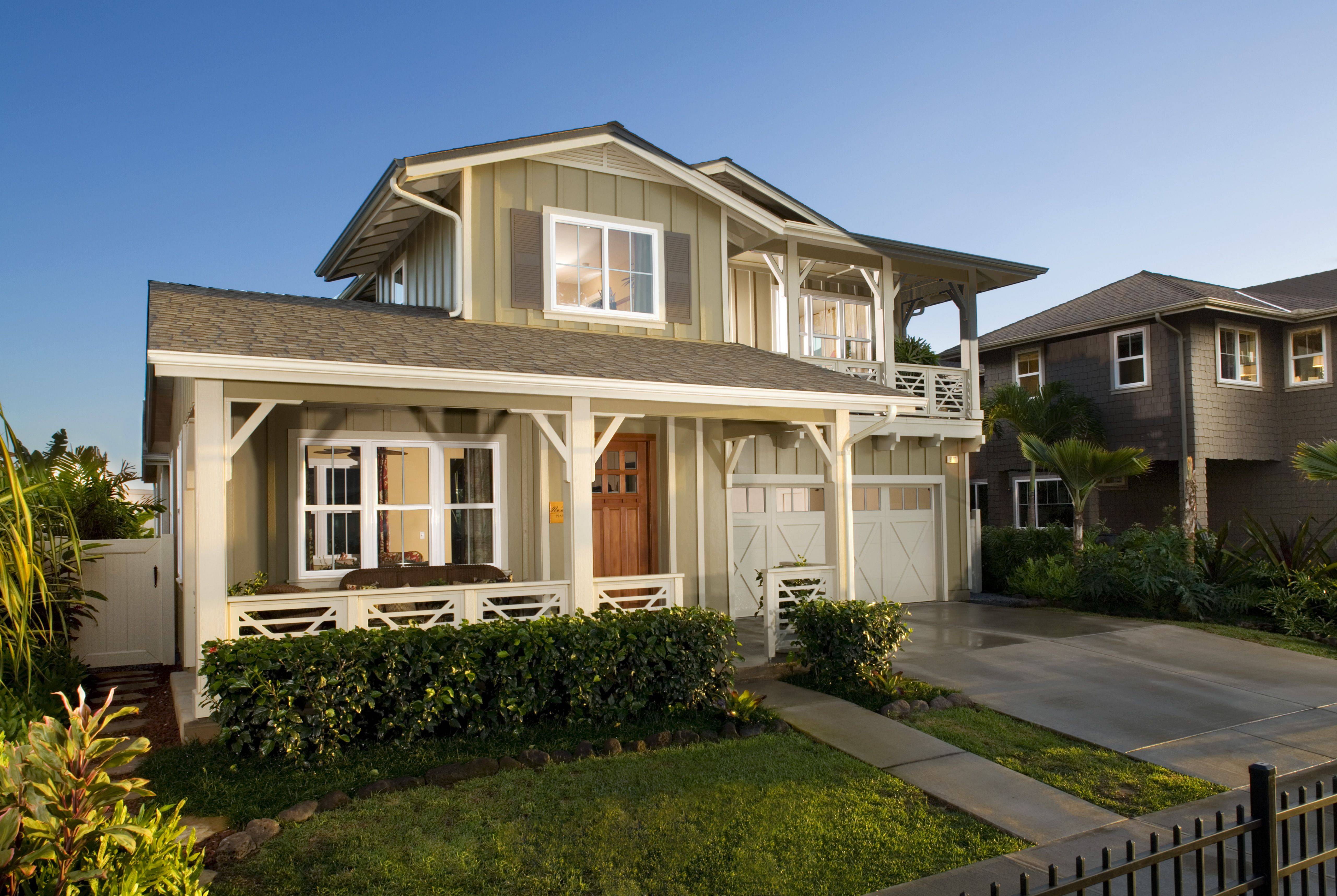 Low-pitched roofs, overhanging eaves, and exposed rafters